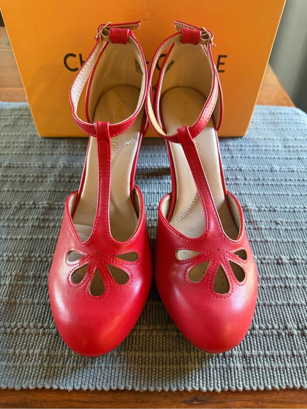 Chase + Chloe Comfort T-Strap Heels – Red – Women’s Size 9 – Like New - Picture 4 of 8